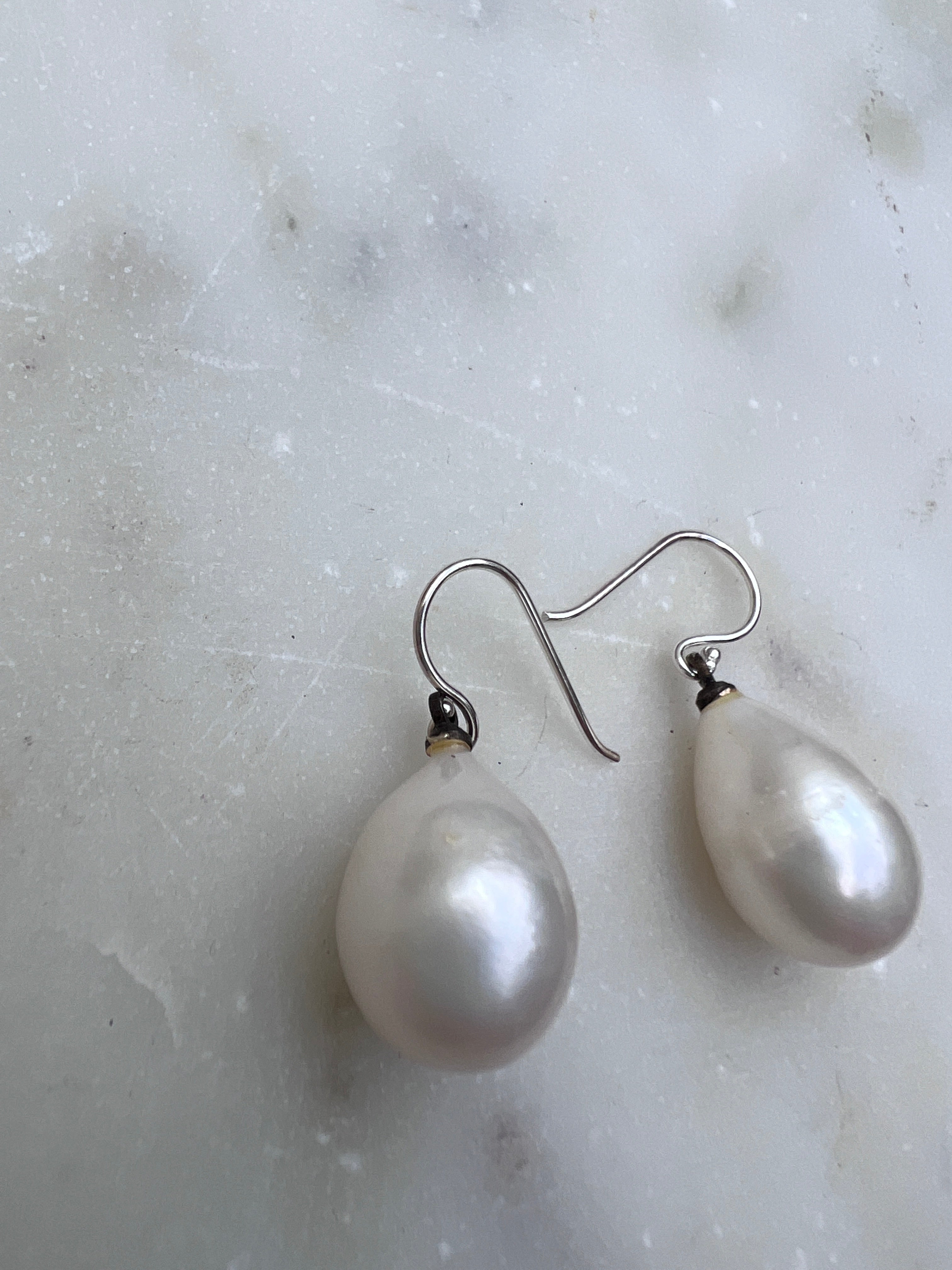 Large teardrop hot sale pearl earrings